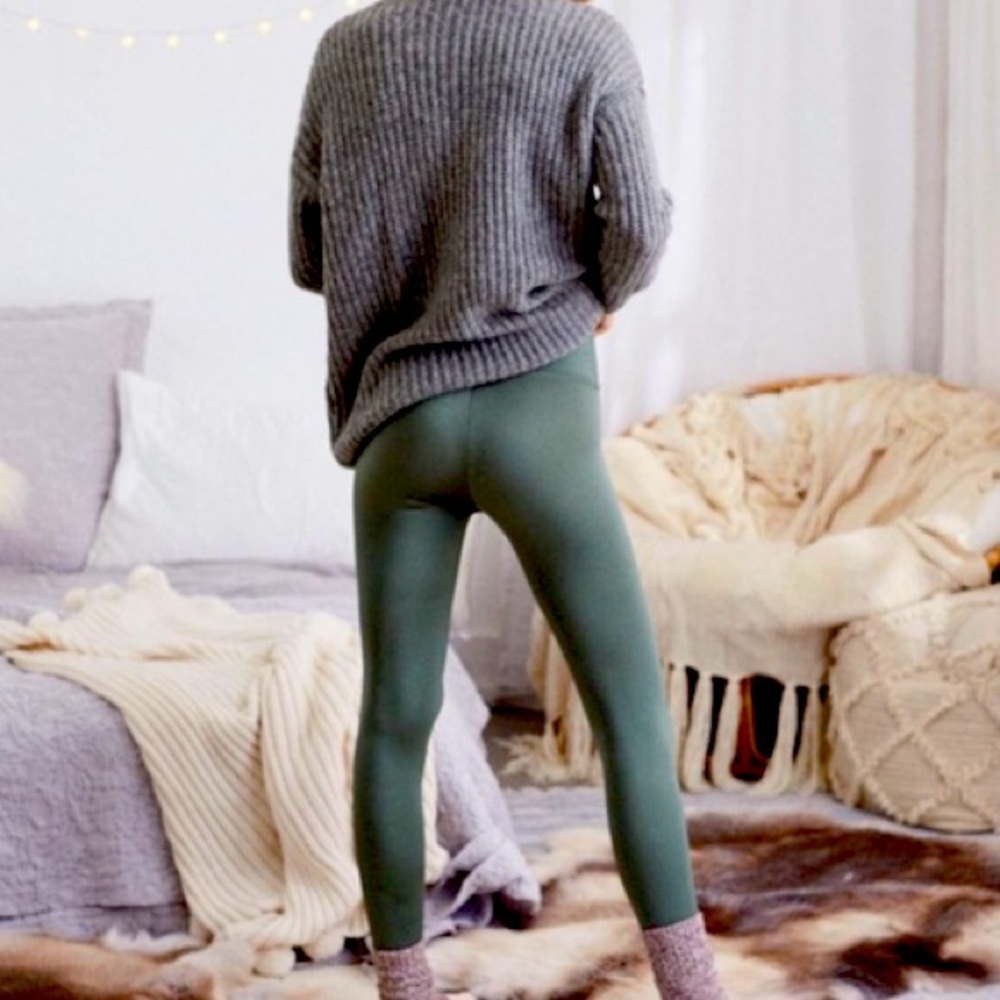 20% off 2+ bundle: Chill. Play. Move. Leggings